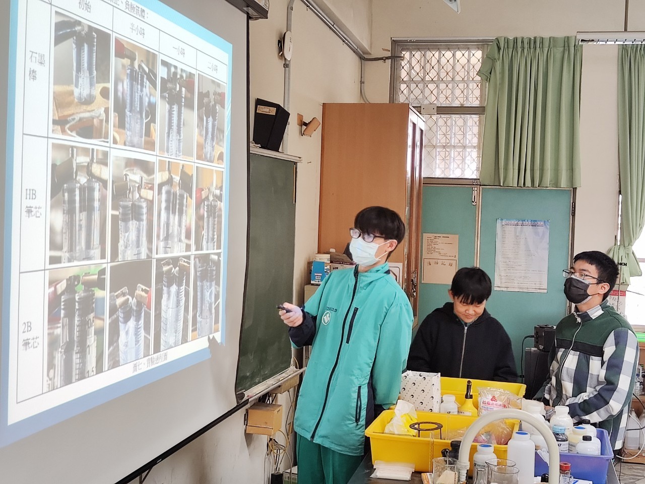 LINE_ALBUM_20250102 校內科展照片_250114_26.jpg